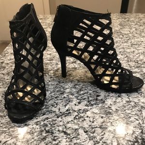GUC Anna black criss cross strapped heels